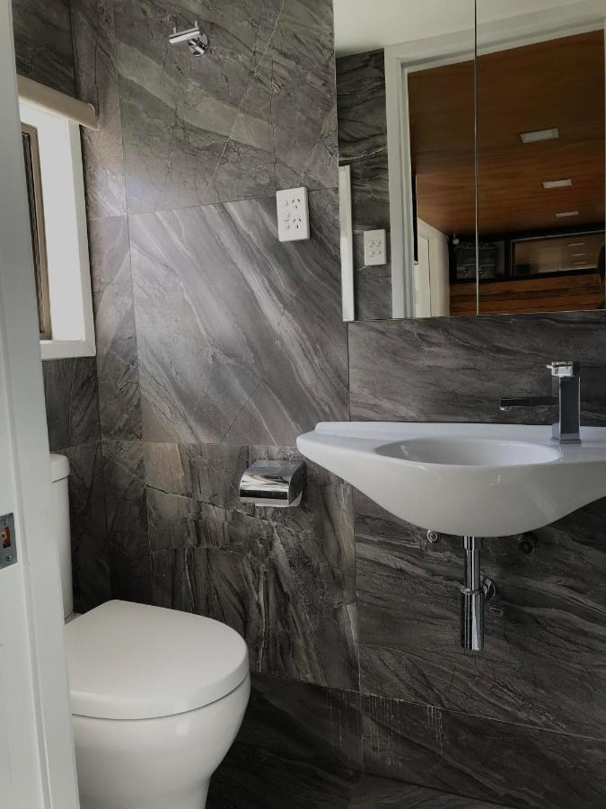 Onehunga Garden Tinyhouse With Parking Hotel โอ๊คแลนด์ ภายนอก รูปภาพ